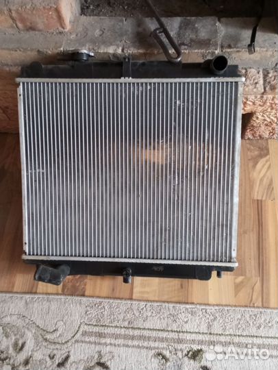 Радиатор охлаждения на Ниссан Атлас