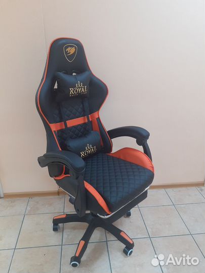 Компьютерное игровое кресло с подставкой для ног