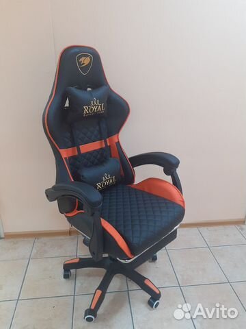 Компьютерное игровое кресло с подставкой для ног