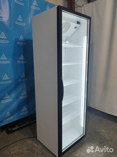 Холодильный шкаф со стеклянной дверью