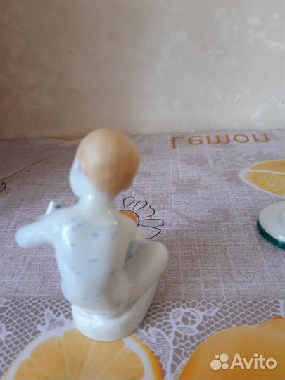 Статуэтка мальчик с рыбкой лфз