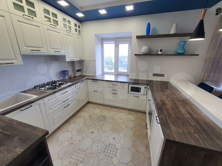 4-к. квартира, 100 м², 8/10 эт.