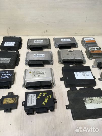 Блок управления двигателем Тоуарег 3.2 AZZ