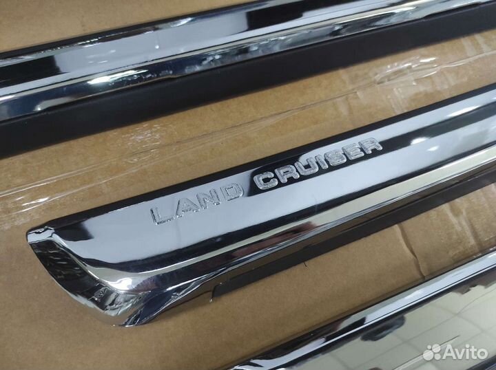 Молдинги на двери Toyota Land Cruiser 200