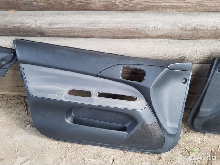 Дверные карты передние Mitsubishi lancer 9