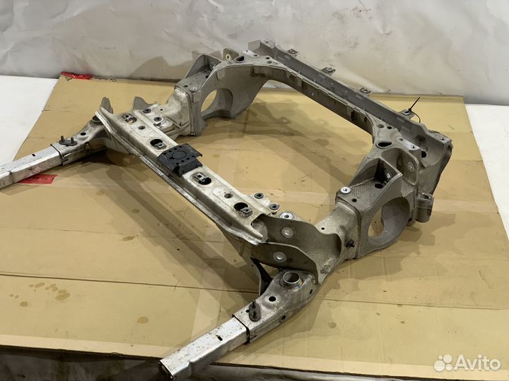 Передний подрамник Mercedes W213 2021 4Matic