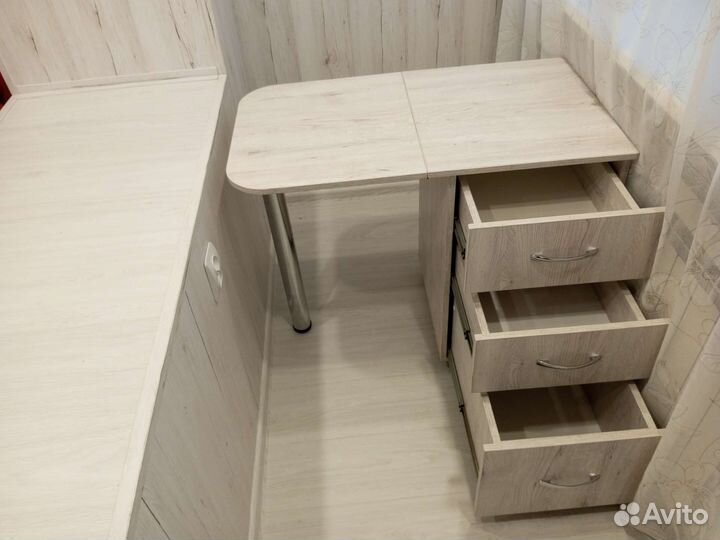 Маникюрный стол складной