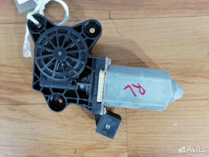 Мотор стеклоподъемника задний левый Mercedes-Benz