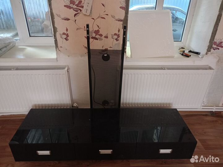 Стеклянная тумба под тв