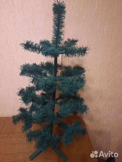 Готовь сани с лета Две новогодних ёлки