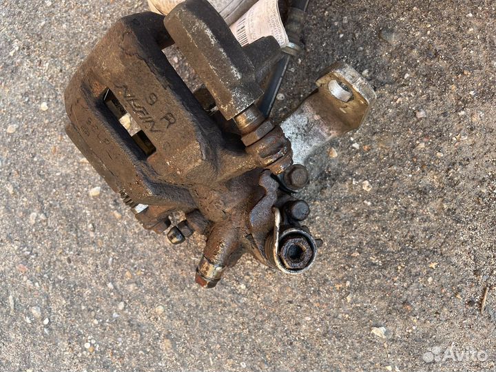 Задний правый суппорт Honda Civic рестайлинг