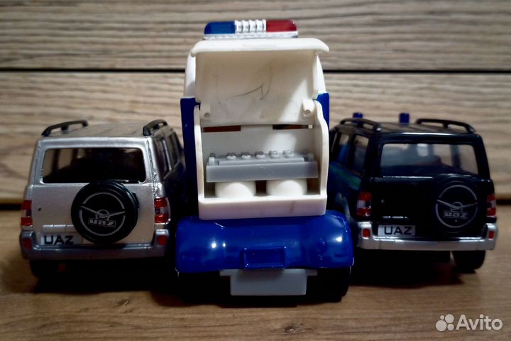 Игрушечные полицейские машинки