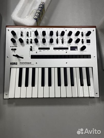 Синтезатор korg monologue