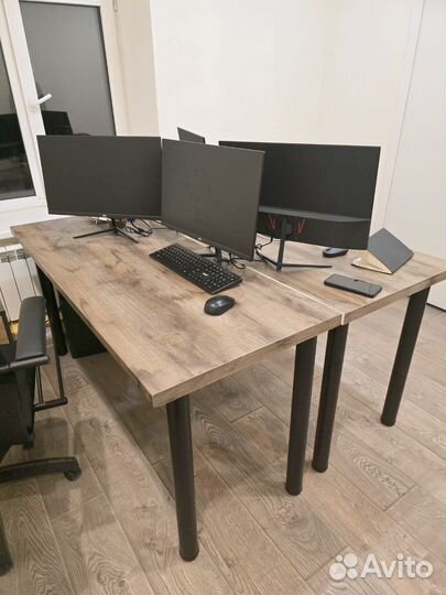 Два стола, две тумбы, два кресла