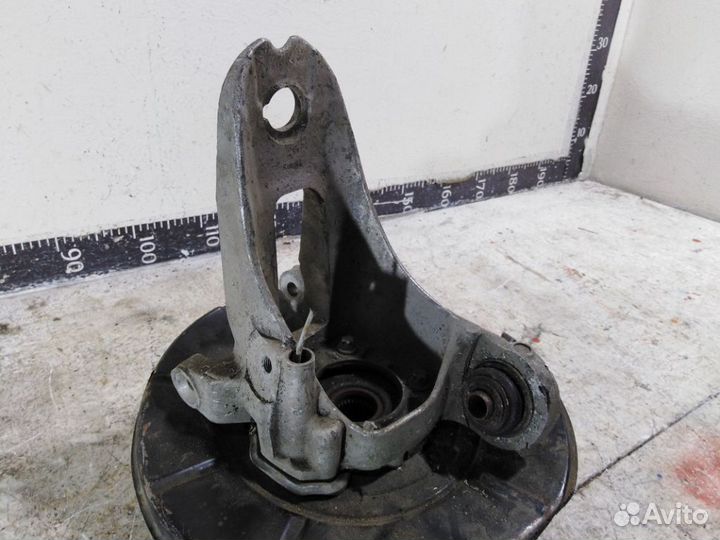 Кулак задний правый бмв