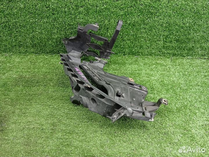 Кронштейн крепления фары левый Audi A4 B8 8K