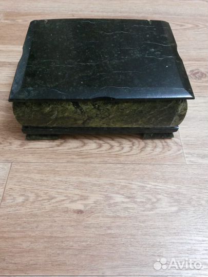 Шкатулка из змеевика