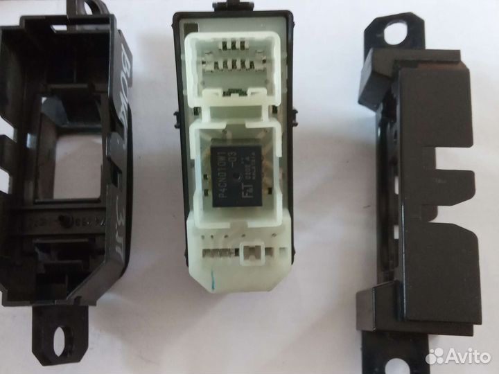 Toyota voxy 2002 кнопка стеклоподьемника бу