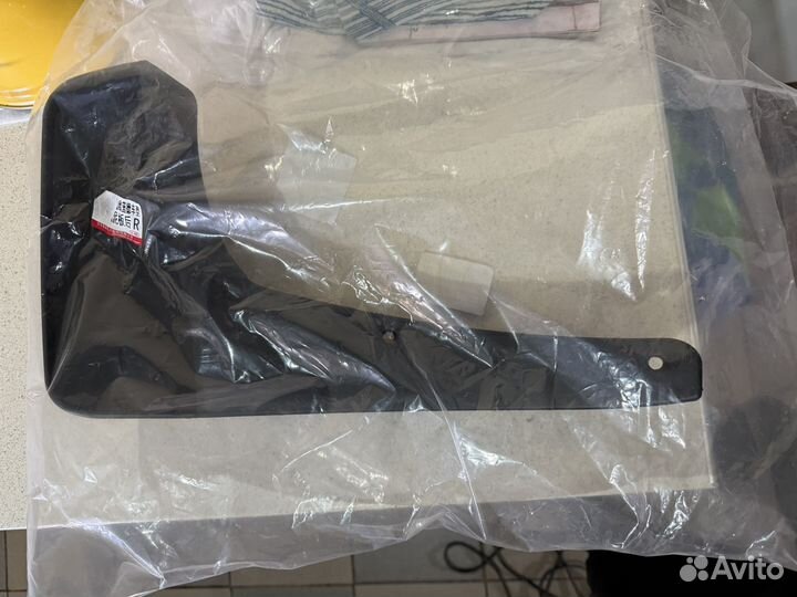 Брызговик задний левый Mitsubishi Outlander XL