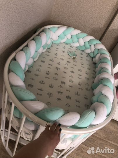 Детская кроватка и комод