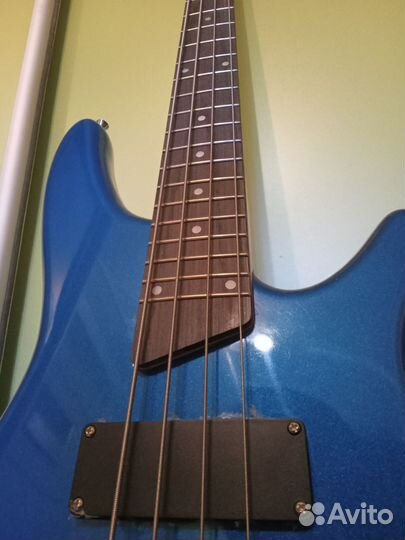 Бас гитара Bosstone