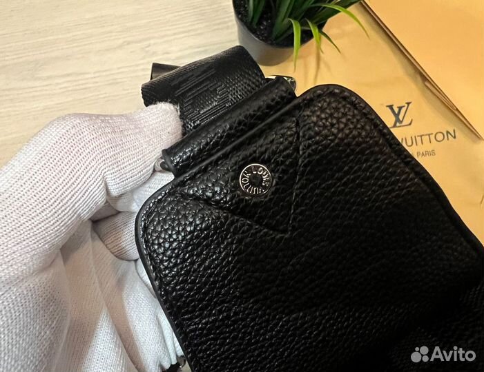 Сумка нагрудная кожаная Louis Vuitton рюкзачок