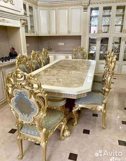 Столы и стулья