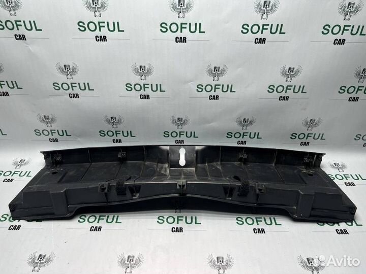 Накладка замка багажника задняя Toyota Auris 2010