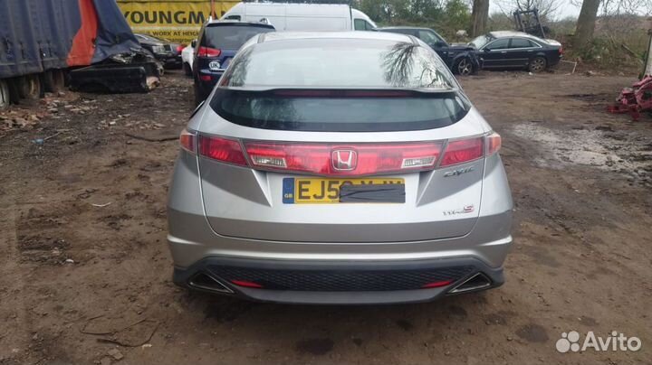 Разбирается на запчасти Хонда civic 5 D 2007 год