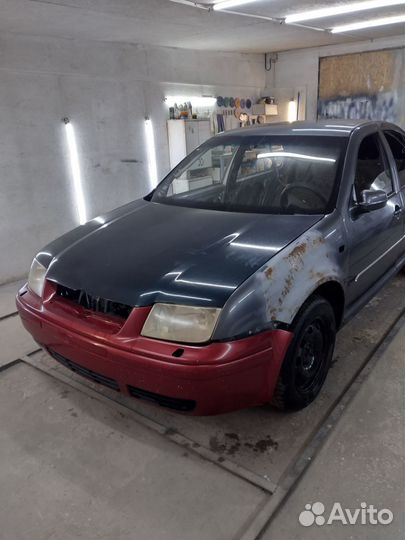 Volkswagen Jetta 2.0 МТ, 2004, битый, 140 000 км