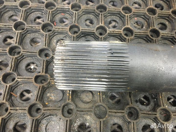 1363850 Полуось без блокировки