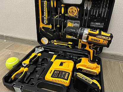 Шуруповерт dewalt + кейс 33 предмета