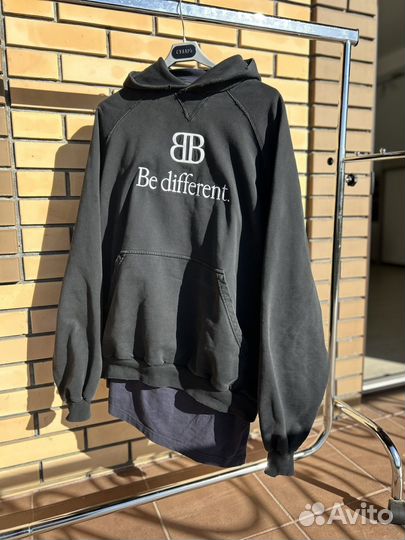 Balenciaga be different hoodie с футболкой