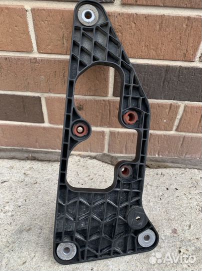 Крепление динамик драйв насос бмв х5 е70