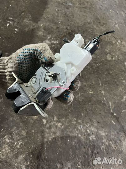 Замок крышки багажника Mitsubishi ASX