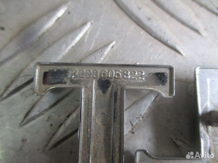 Эмблема (шильда ) Renault Logan 2011год