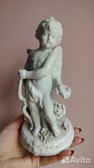 Старинная статуэтка фарфор купидон-путти