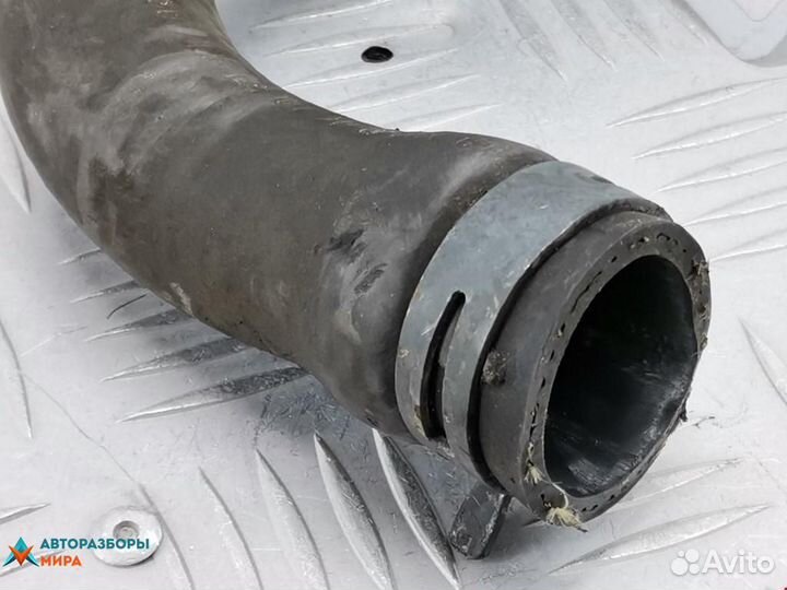 Патрубок радиатора Volkswagen Golf 3 1998