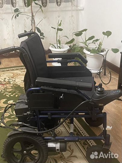Инвалидная коляска с электроприводом
