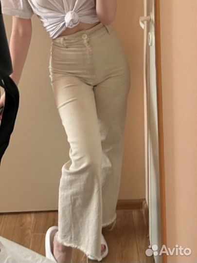 Джинсы zara бежевые