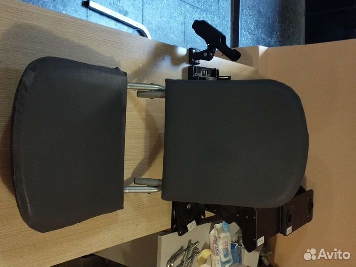 Складное кресло с поворотным механизмом для лодки