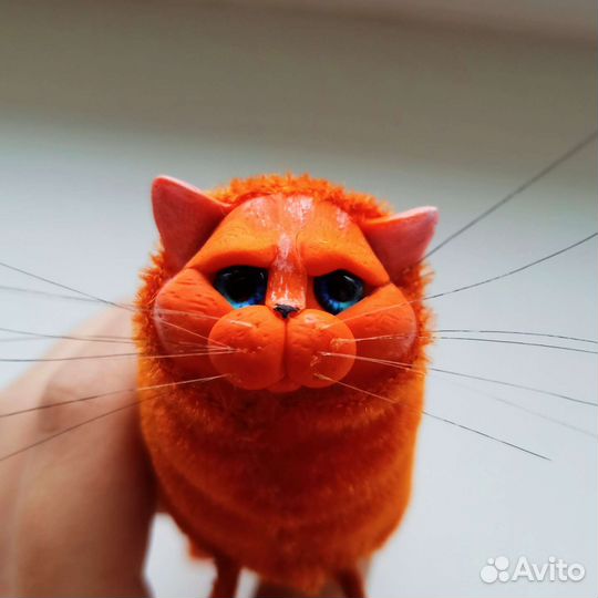 Кот-сарделька рыжий