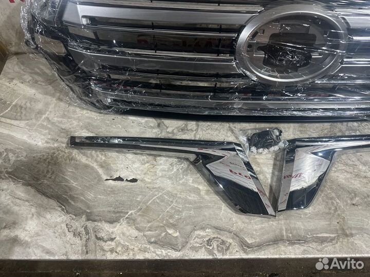 Решетка радиатора Toyota Land Cruiser 200 2015