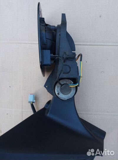 Зеркало заднего вида