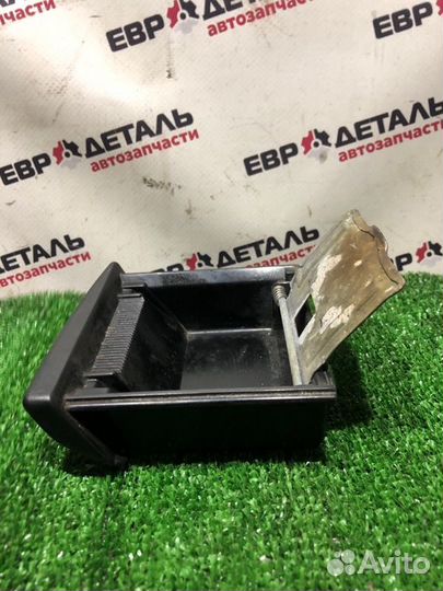 Пепельница Mitsubishi Carisma хетчбэк 1 1998