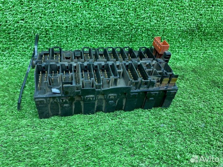 Блок предохранителей Volkswagen Golf 3