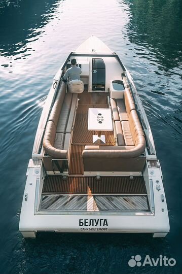 Прогулка на яхте катере