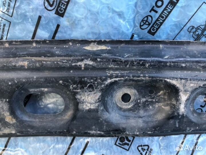 Кронштейн бампера передний Toyota Lc 200 2008-2011