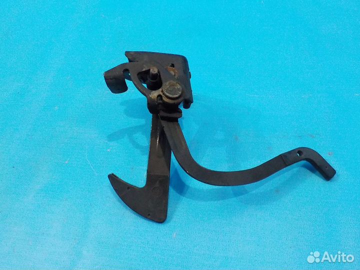 Крючок капота skoda Octavia A5 (1Z) 2004-2013