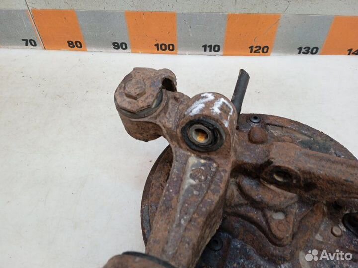 Цапфа/кулак поворотный задний правый Toyota Avensis